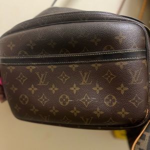 SOLD Vintage Louis Vuitton Reporter bag with added strap and replaced zipper